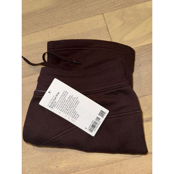 NWT Lululemon Scuba High-Rise Short 5"
Espresso 8 RARE - Picture 4 of 5